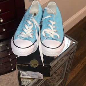 Converse unisex low rise all star sneakers